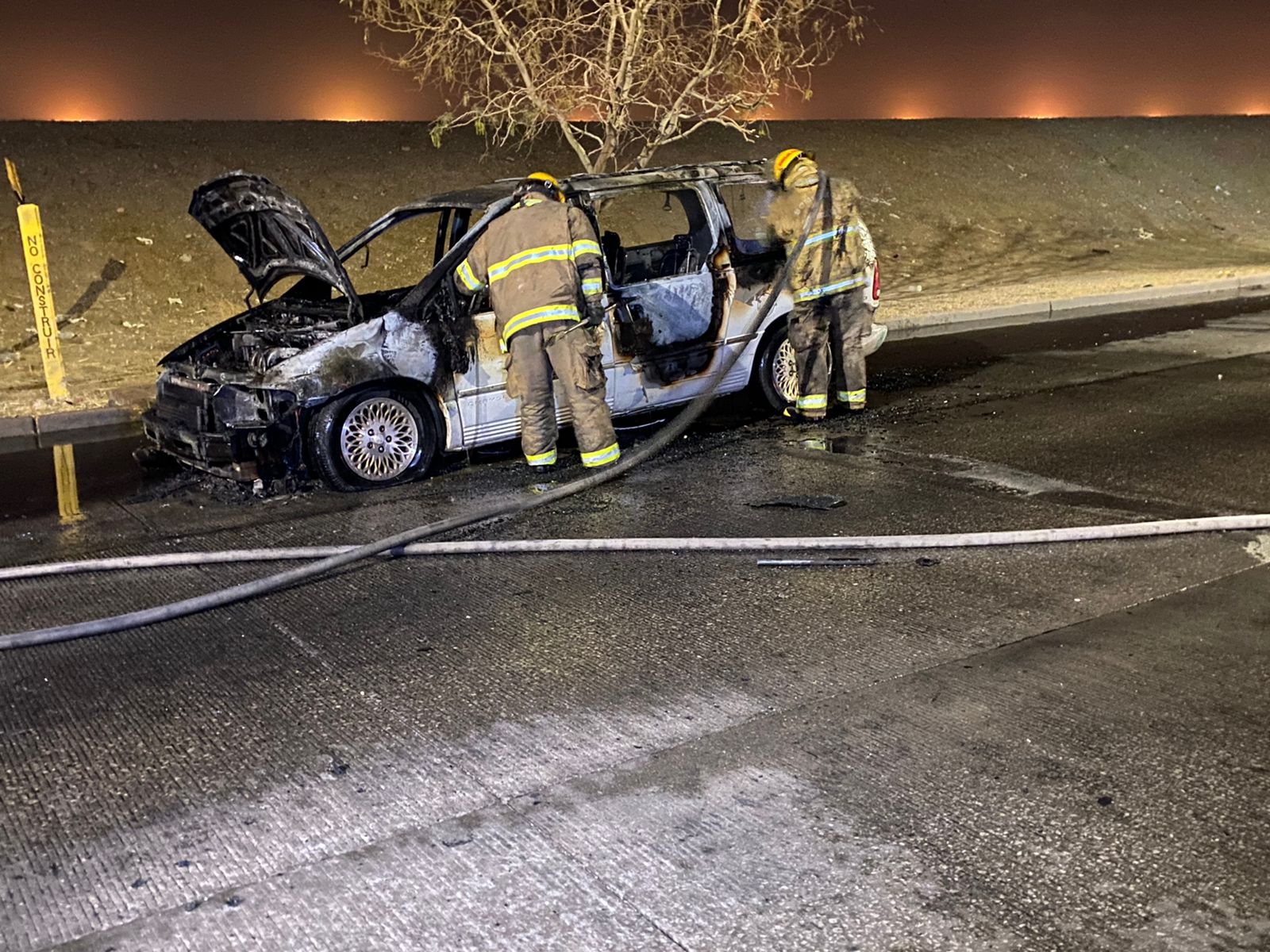 Se incendia camioneta en Juan Pablo II