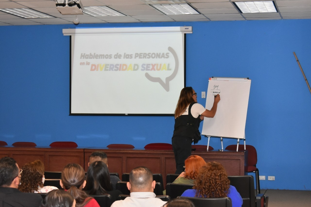 Busca COMUPRED combatir discriminación con talleres