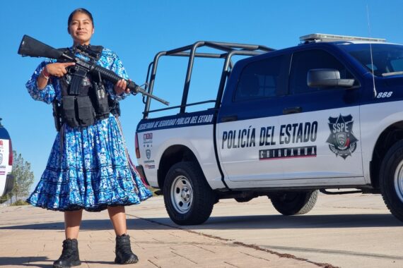 Mujer ralámuli se convierte en policía estatal