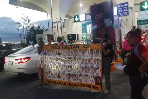 Ayotzinapa vive, la lucha sigue: Juárez se une a exigencia de justicia por aniversario