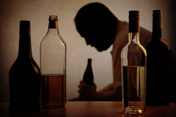 Juarenses inician consumo de alcohol a los 13 años: Salud