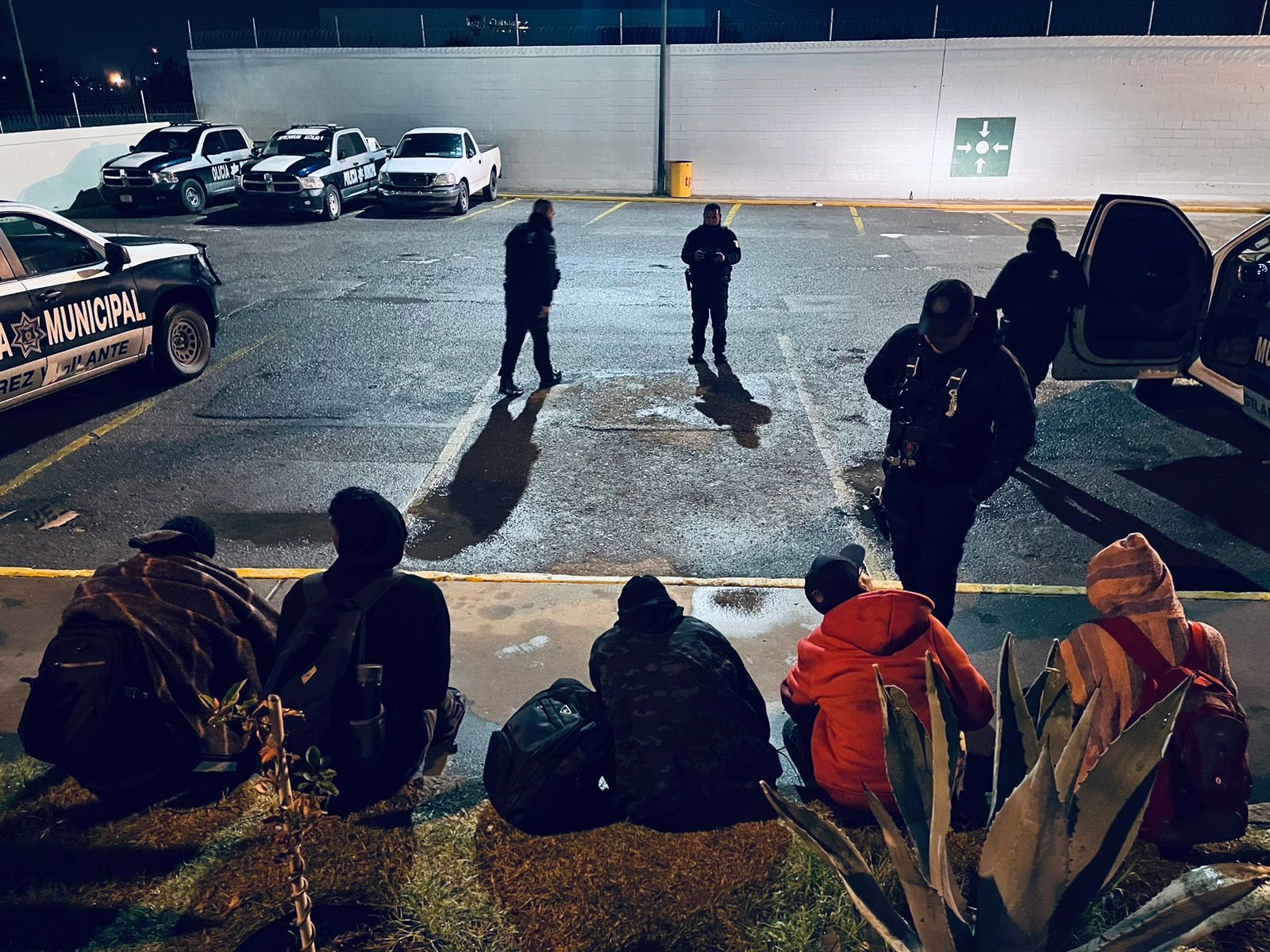 Intervienen 27 cruceros y retiran a migrantes