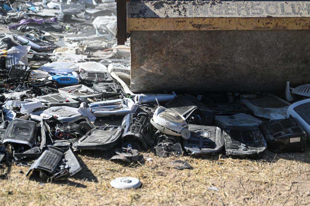 Decomisan y destruyen 2,800 artículos dentro del Cereso