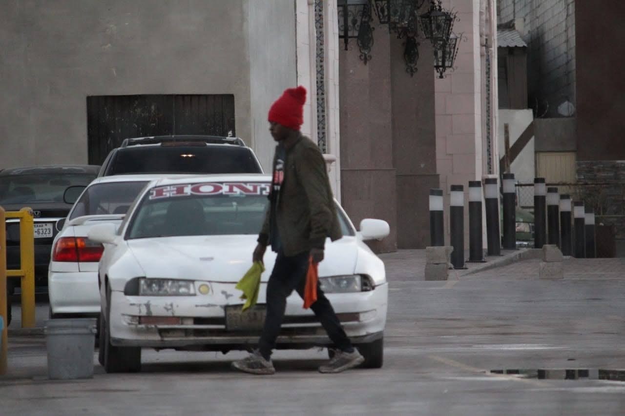 Solo 2 de cada 10 migrantes concluyen proceso para ingresar trabajar en Juárez