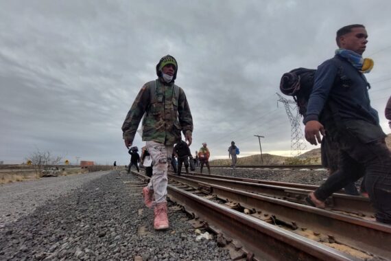 Peregrinaron 400 migrantes de Samalayuca a Juárez