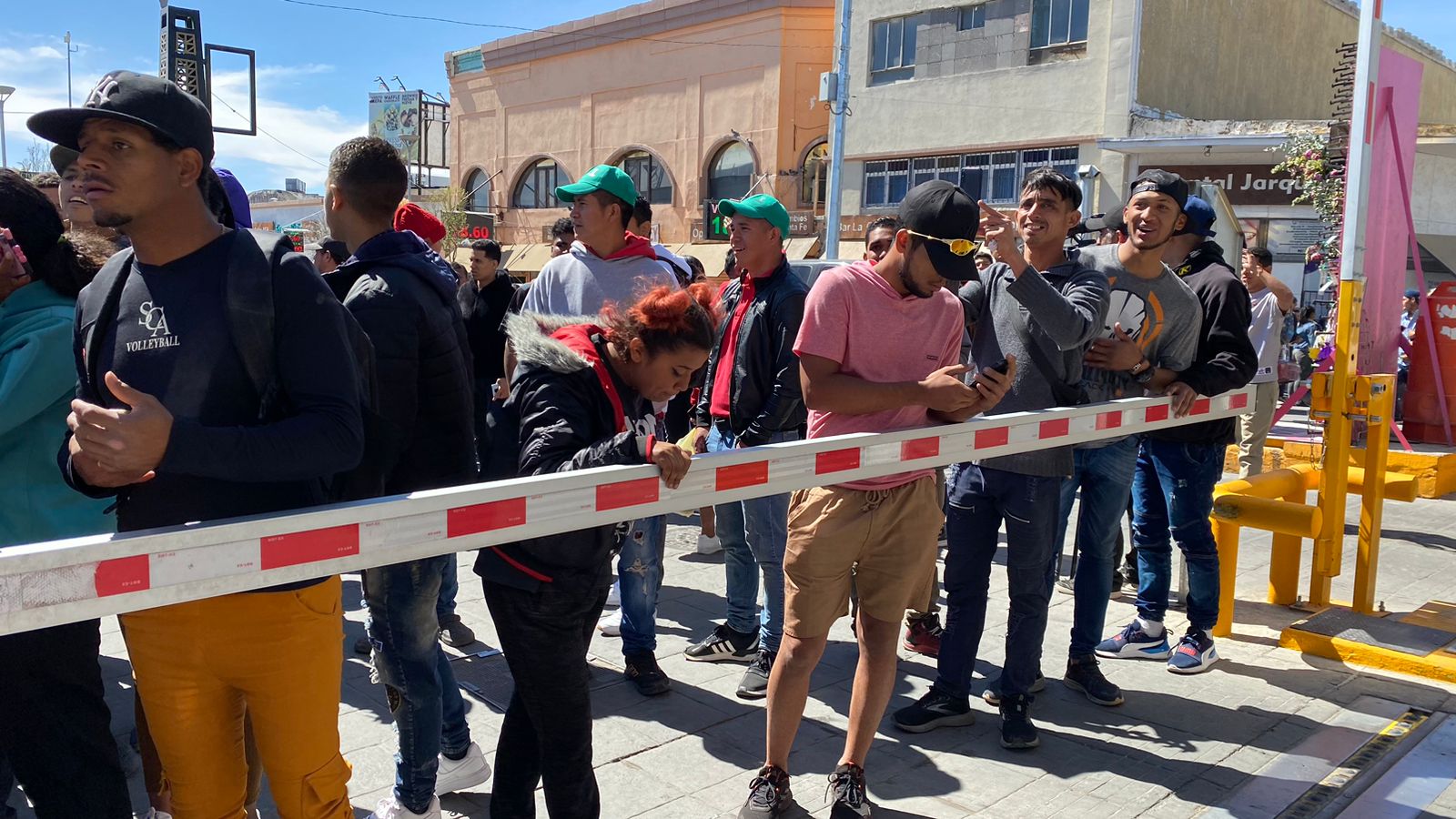 Llama Federación a no criminalizar migrantes; Anuncia Municipio sanciones contra ellos