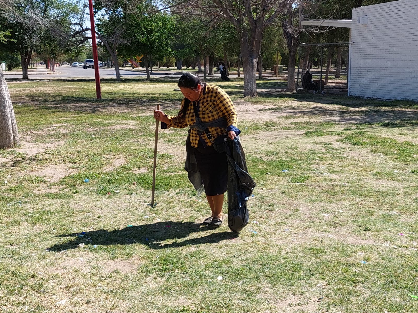 Vendedores retribuyen con limpieza a El Chamizal