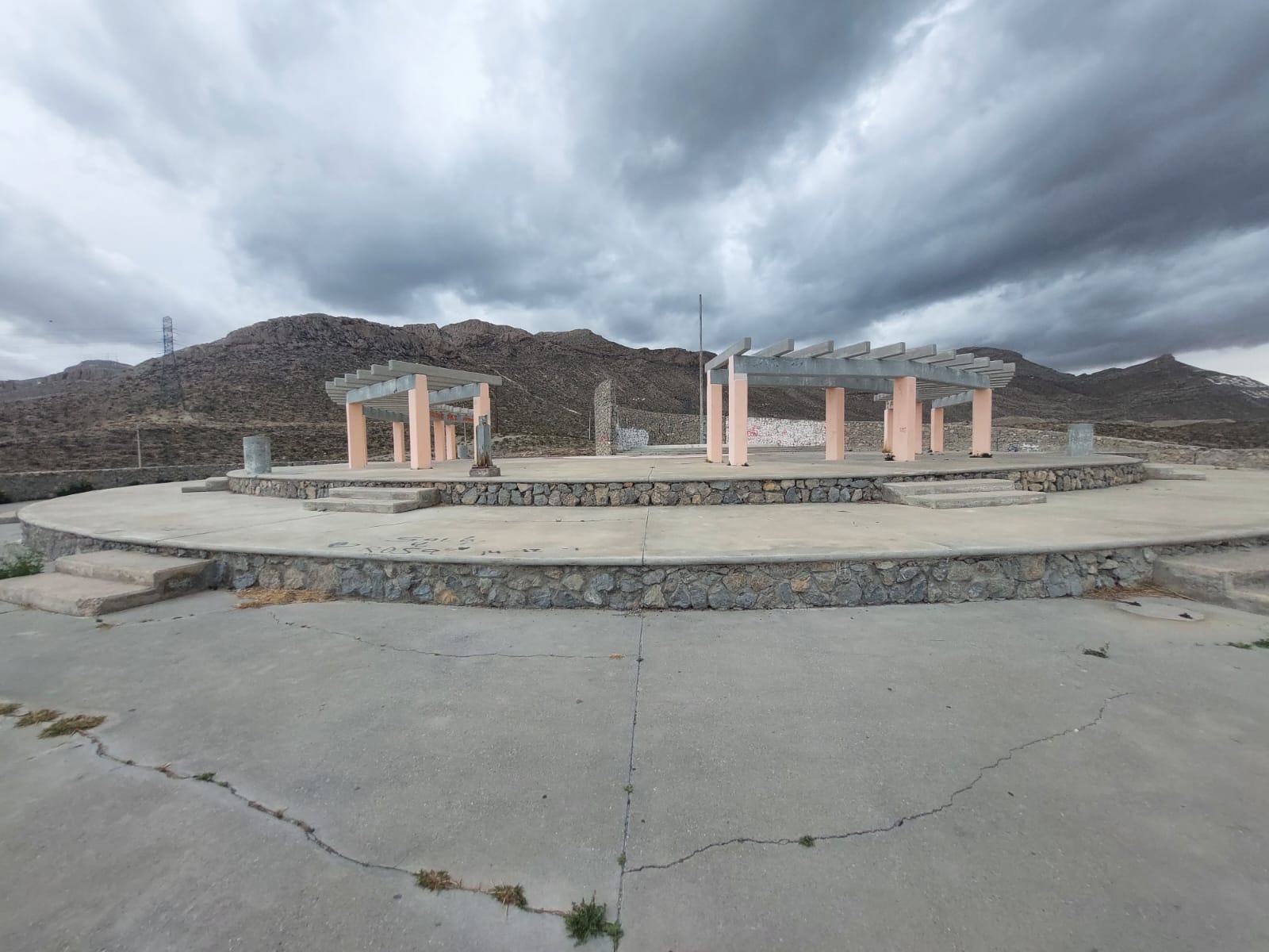 Miradores del Camino Real al abandono de las autoridades