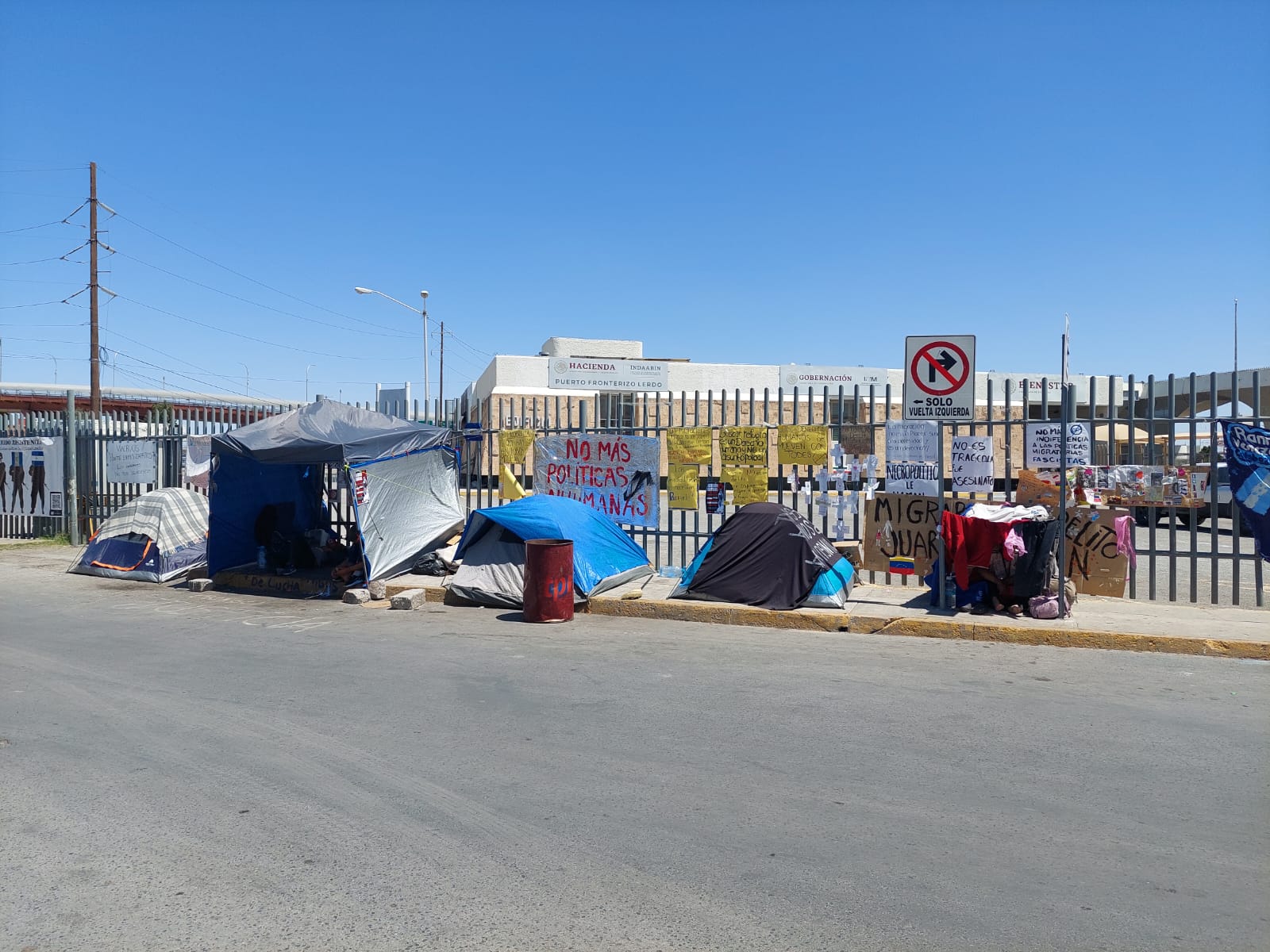 Podría retirar Ayuntamiento a migrantes frente a Presidencia Municipal