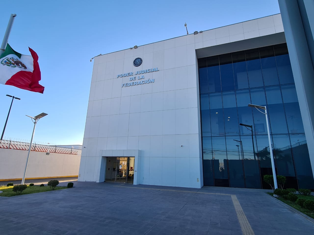 Da juez receso de 140 horas para reanudar audiencia de Antonio Molina