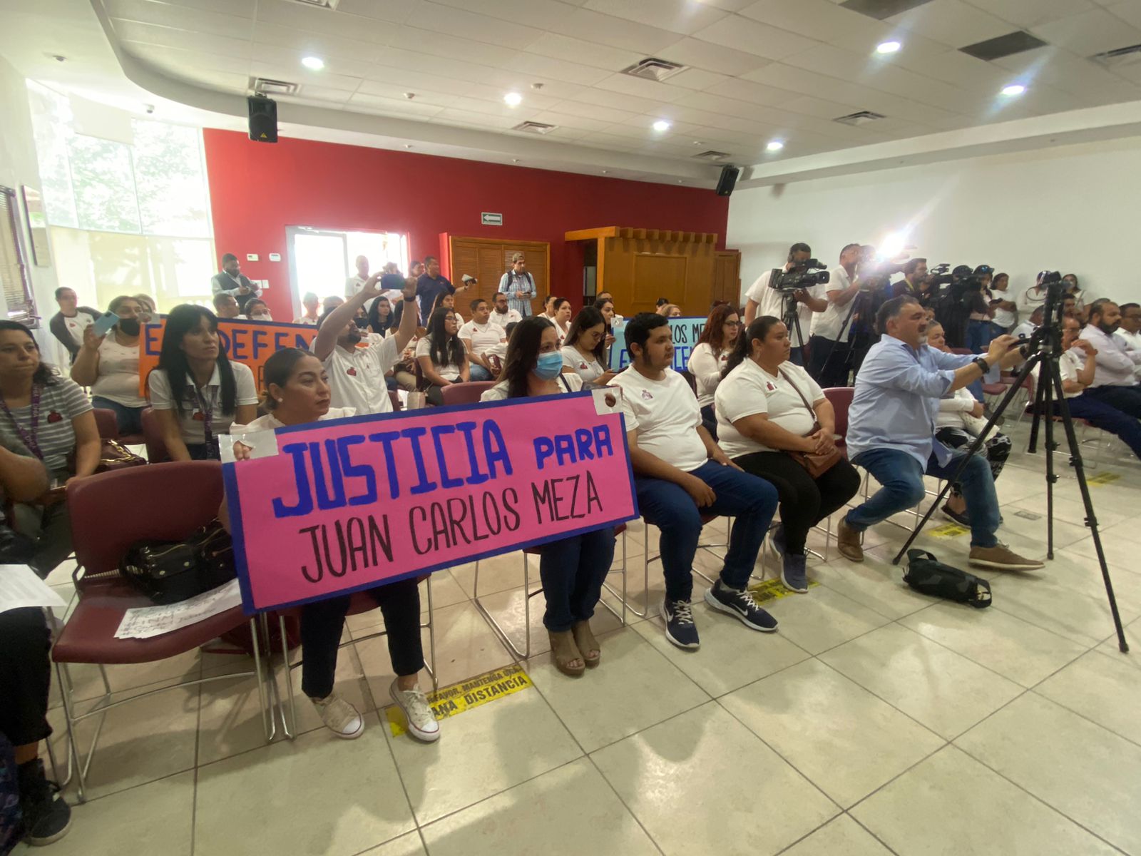 Activistas y familiares de Juan Carlos, coordinador de Grupo Beta, presentan posicionamiento