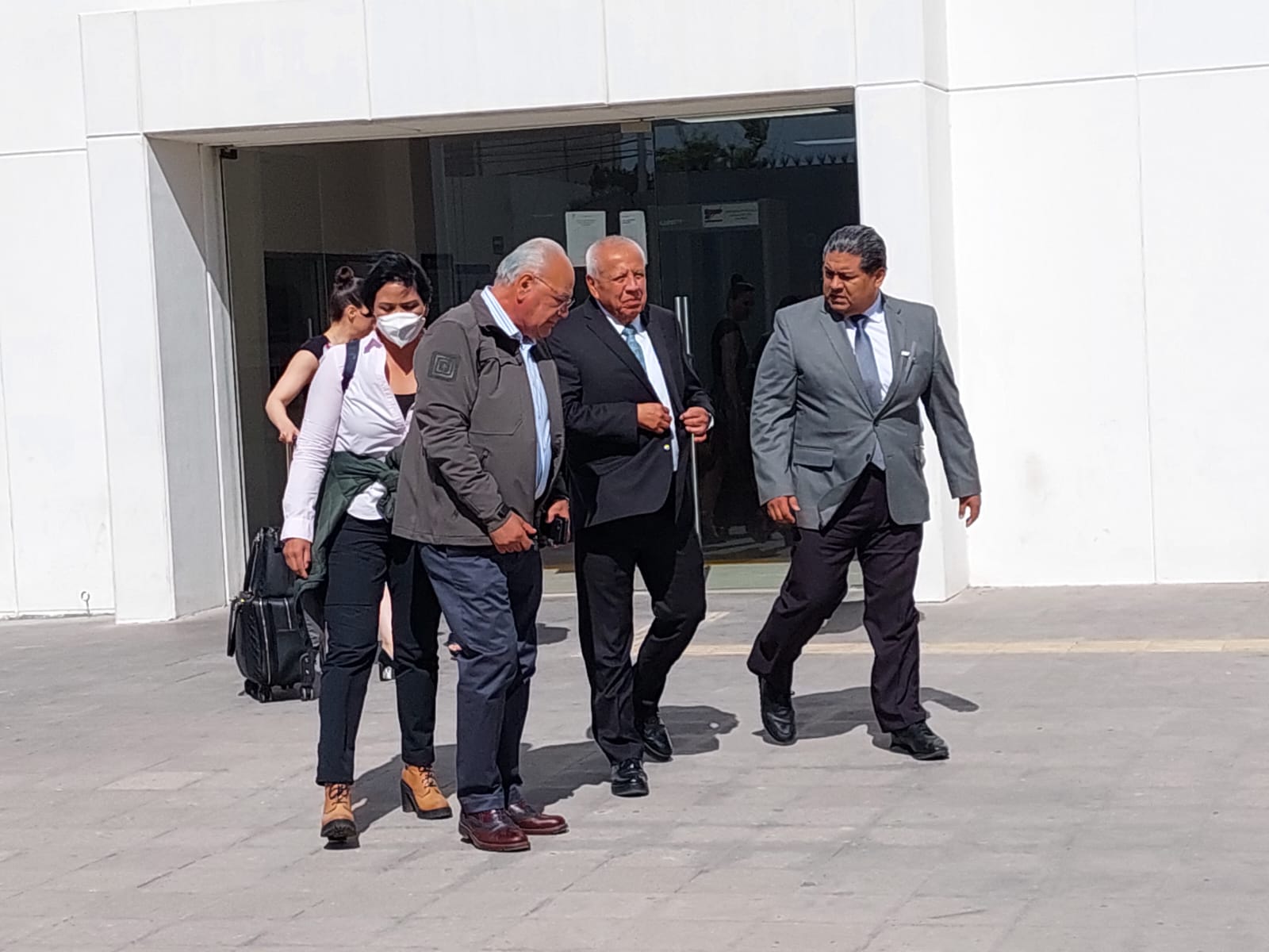 Defensa de comisionado del INM solicitó plazo de 144 hrs