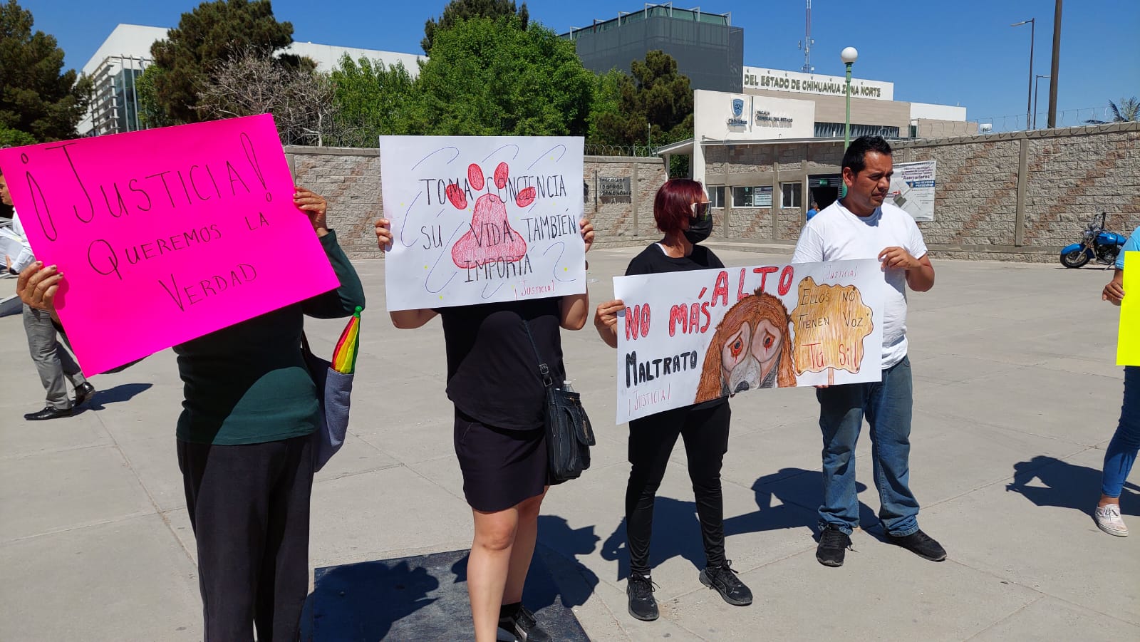 Manifestantes exigen claridad en investigación de crematorio de mascotas