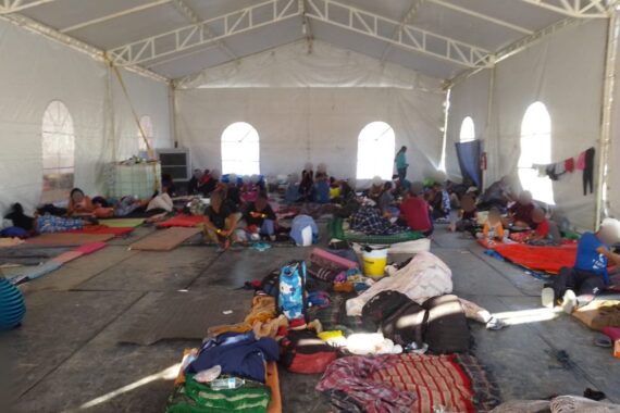 Carpa migrante está colocada en zona inundable: activistas
