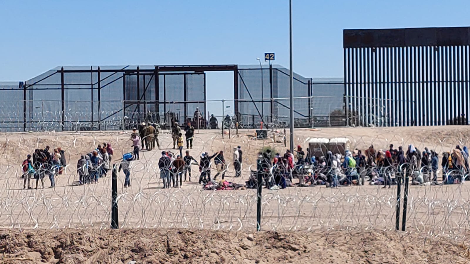 Intercepta CBP 32 migrantes a bordo de un camión