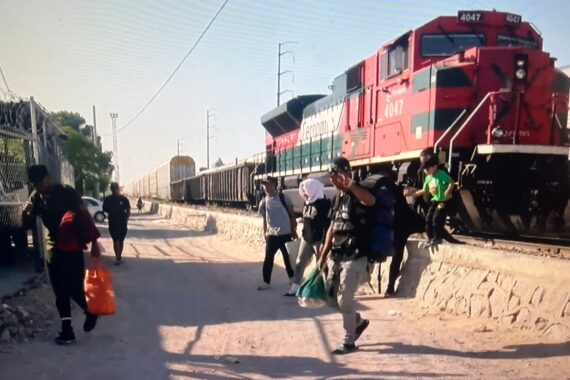 Llegan migrantes en tren; Reportan agresiones en Villa Ahumada