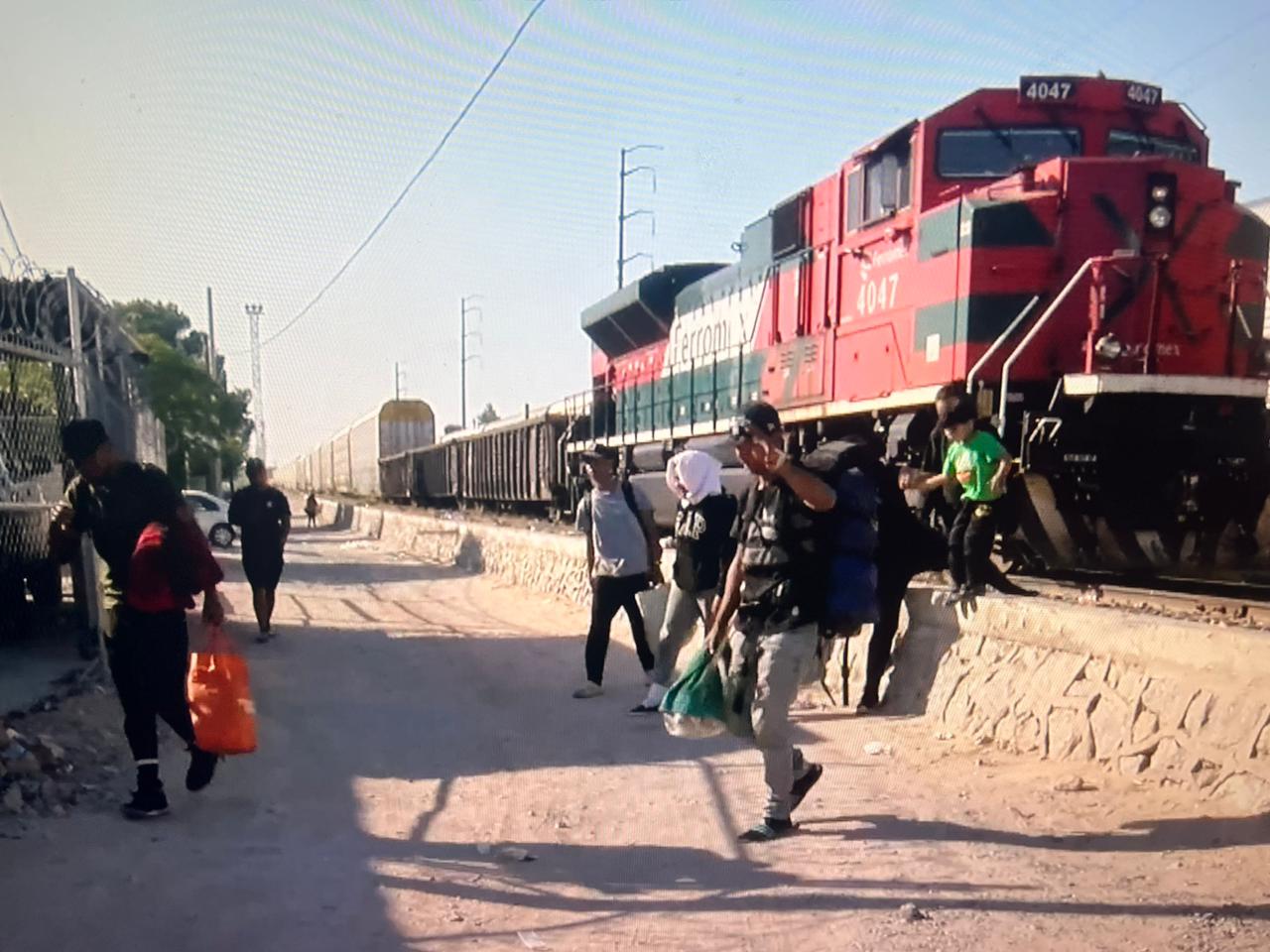 Llegan migrantes en tren; Reportan agresiones en Villa Ahumada
