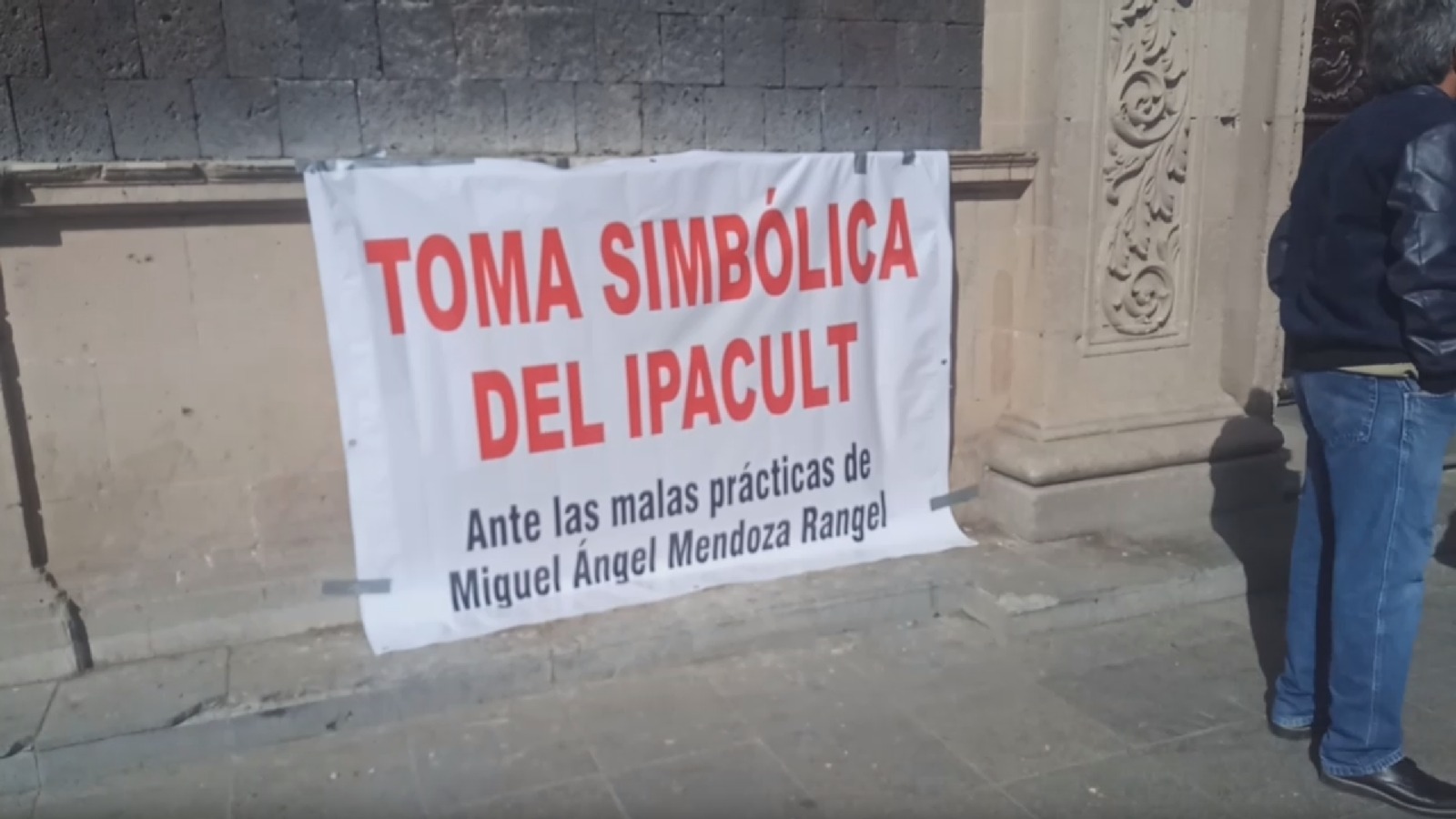 Activistas clausuran IPACULT; Acusan a director de corrupción