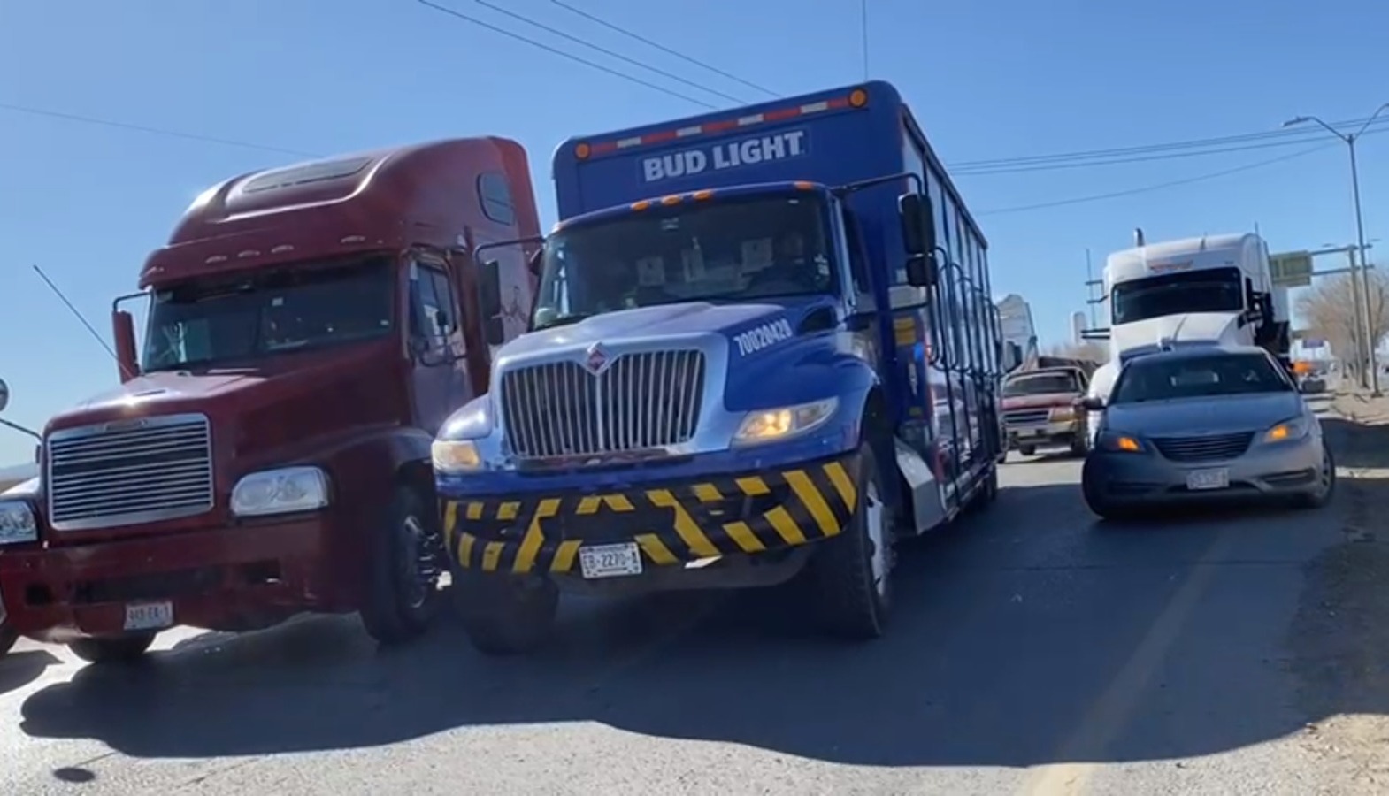 Paro nacional de transportistas; Fallece chofer baleado en carretera a Juárez 