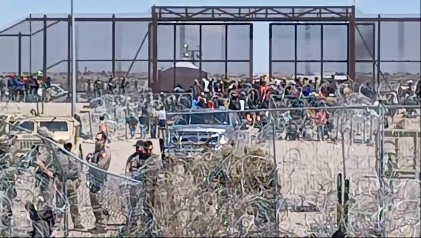 Frío, hambre y deportaciones en la Puerta 36