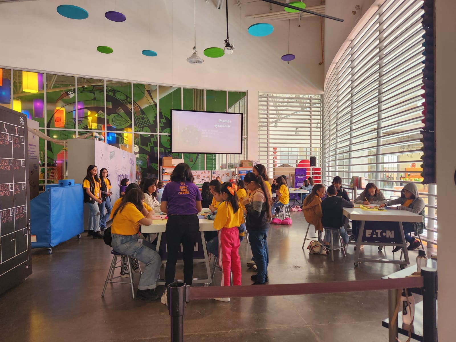 «Chicas ConCiencia»: Empoderando a niñas en STEM