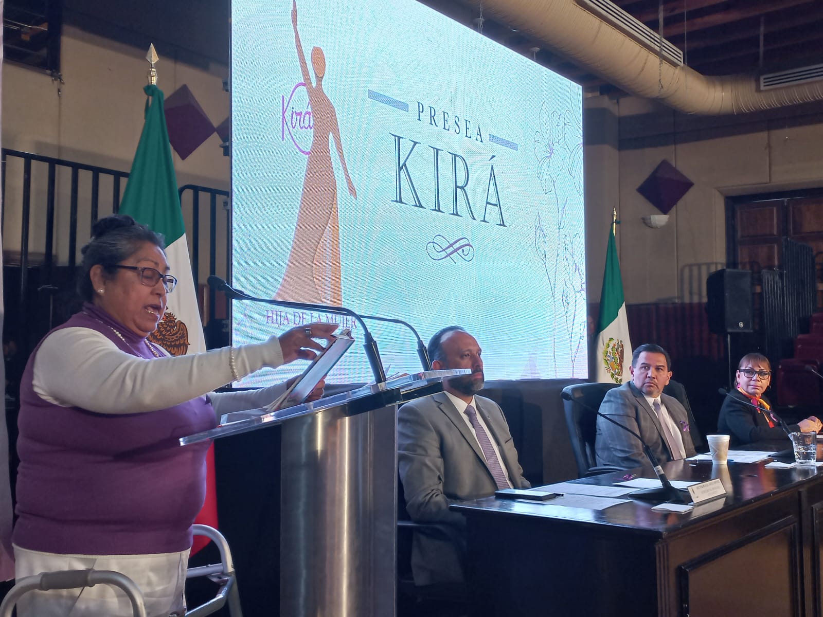 Reconocen a Yadira Cortés con Presea Kirá