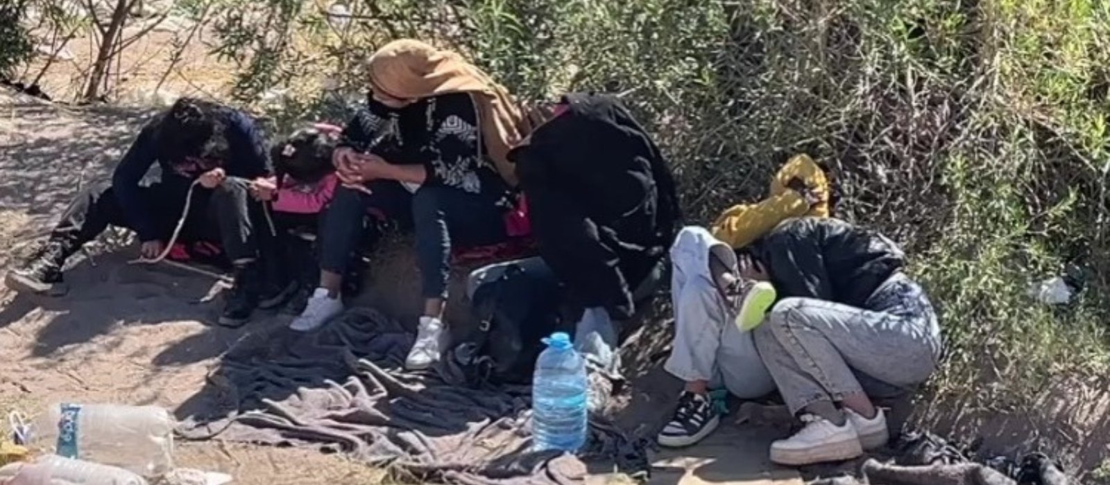 Denuncian migrantes extorsión y abuso al llegar a Juárez