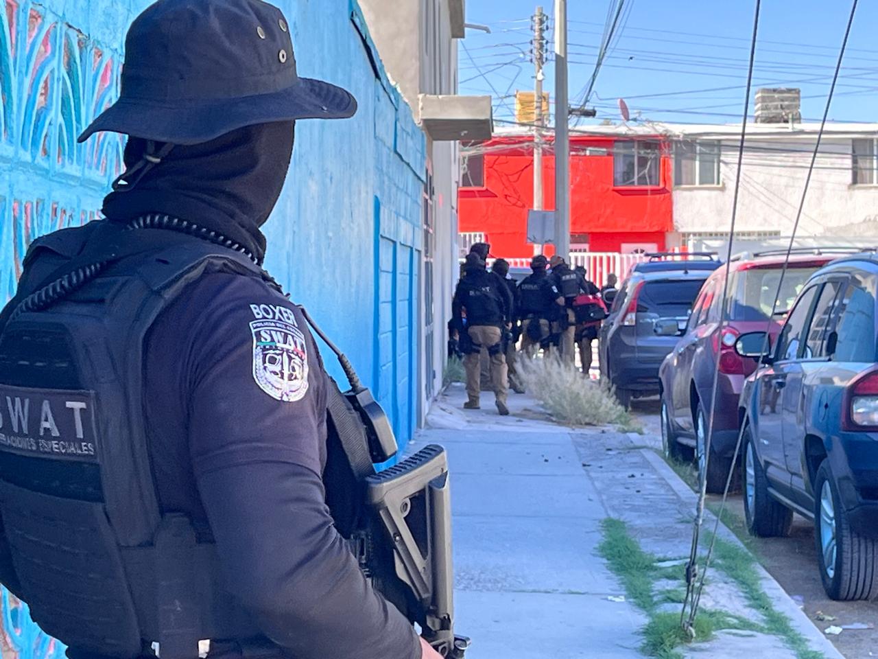 Rescatan a 104 migrantes hacinados en vivienda