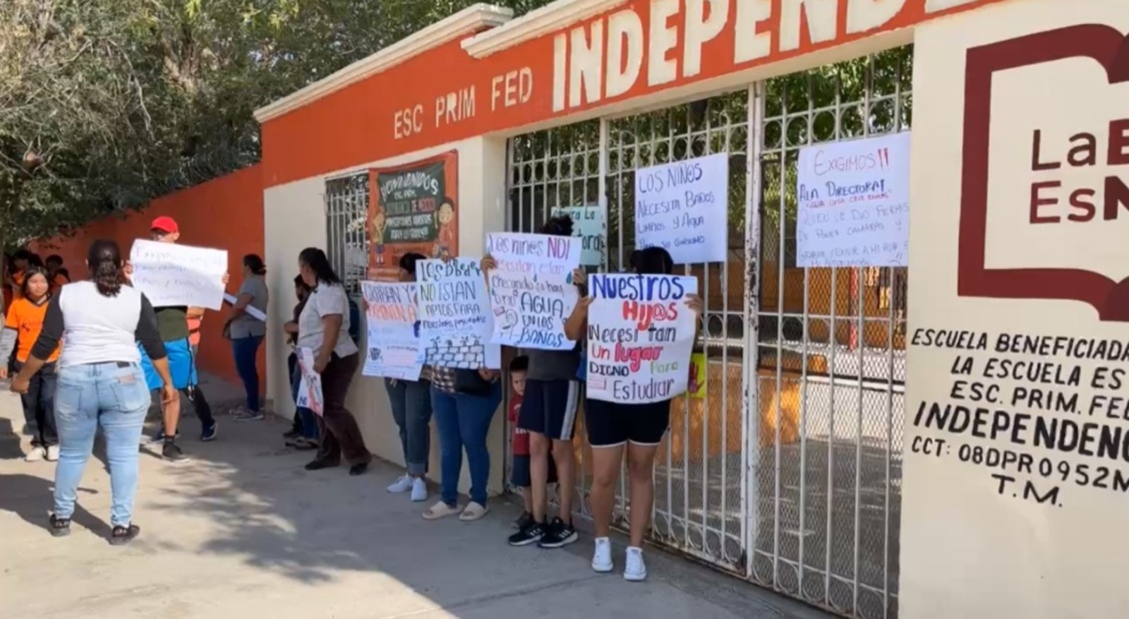 Destituyen a directora de Primaria Independencia tras protestas