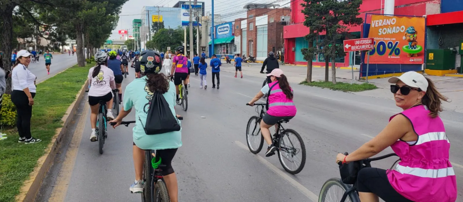 Mujeres salen en bici para exigir calles seguras en Saltillo