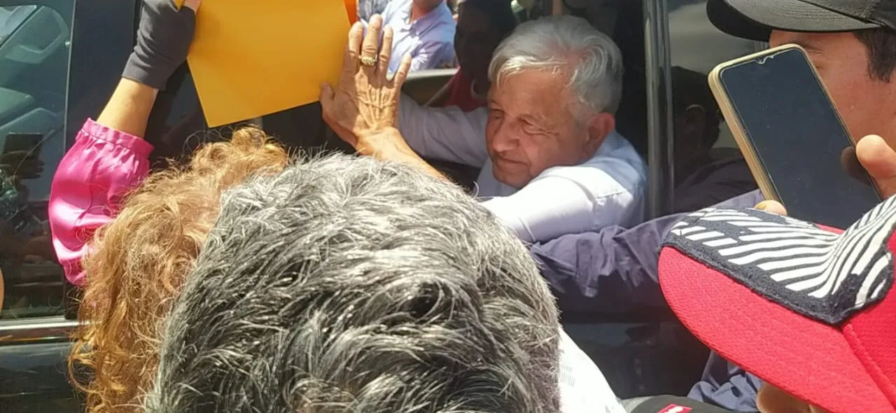 Defensores de El Chamizal entregan documento a AMLO