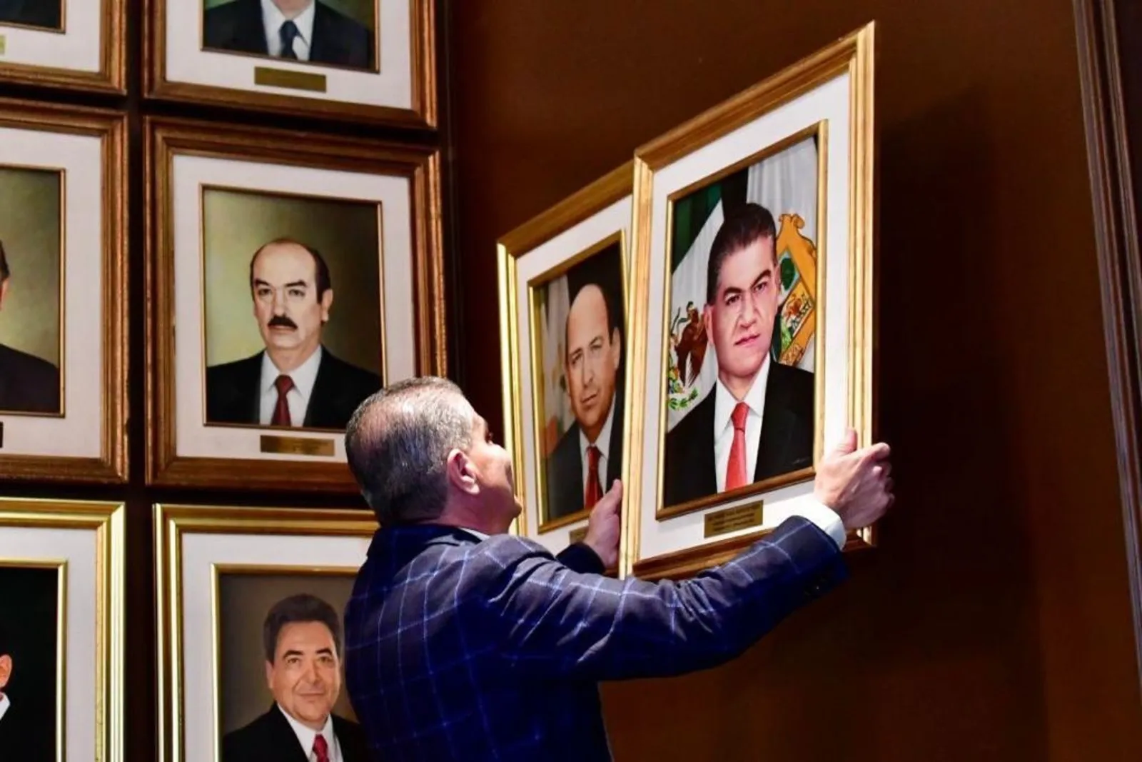 Inmortalizar rostro de ex gobernador le costó 278 mil pesos a coahuilenses 