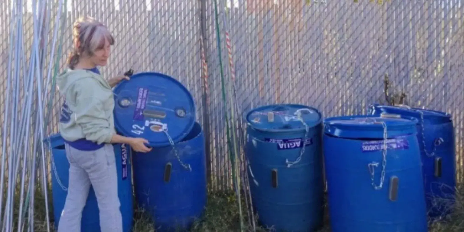 Grupos radicales en EU ‘dejan’ sin agua a migrantes en el desierto