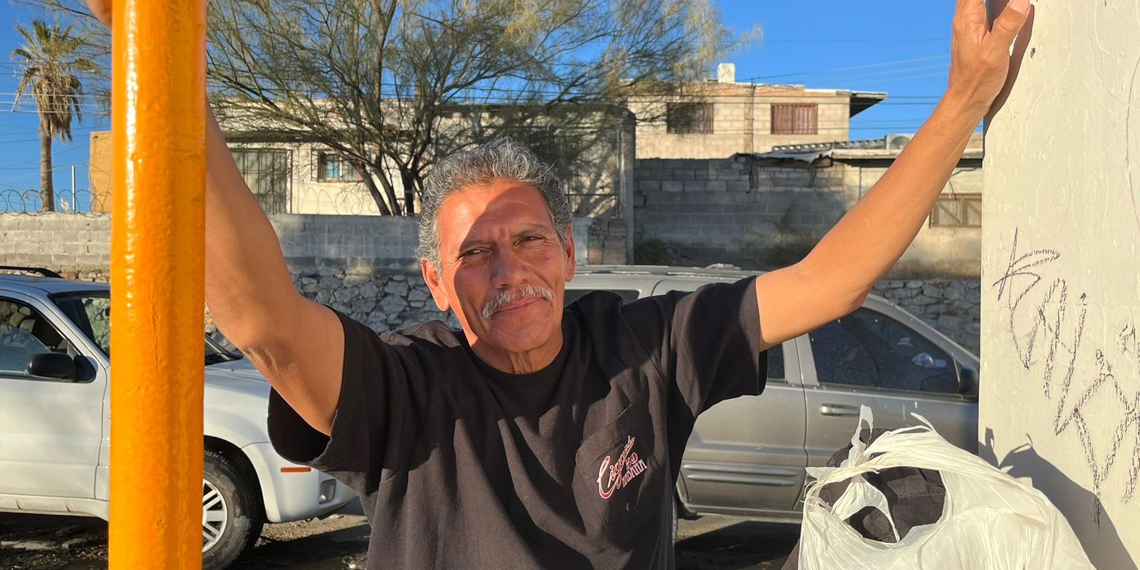 Forzados a regresar: deportados en El Paso sobreviven en Juárez