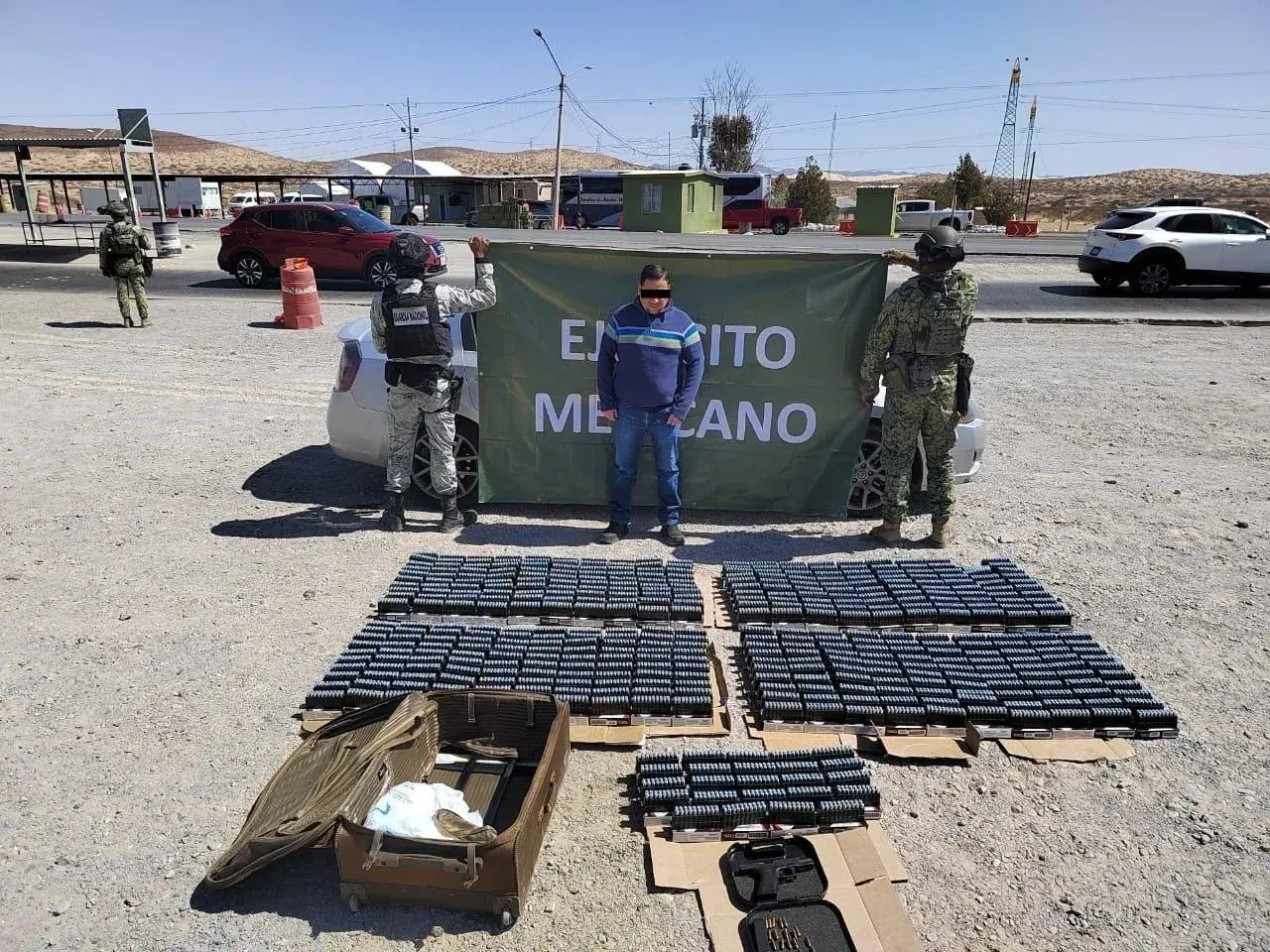 Detienen a policía estatal con 8 mil cartuchos en retén