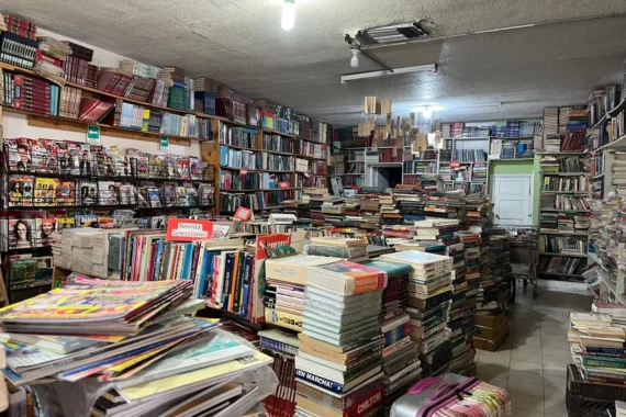 La librería que nació entre helados y enciclopedias en Acapulco