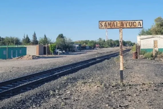 Samalayuca, entre trenes y sombras: crónica de una tierra que resiste