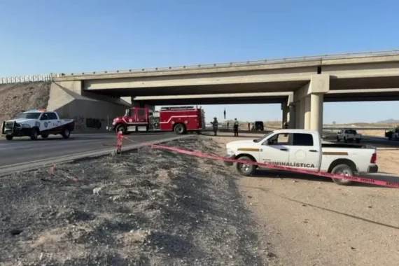 Cuelgan a dos hombres en puente que va a Santa Teresa