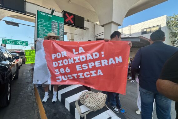 Protestan en puente Santa Fe por caso del crematorio Plenitud
