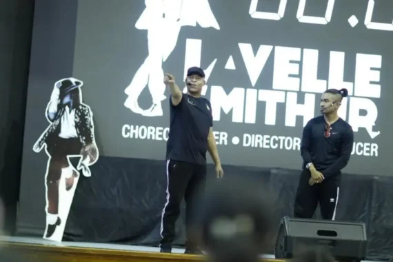 El coreógrafo de Michael Jackson ofrece clase magistral en Ciudad Juárez