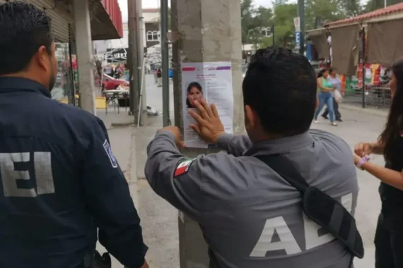 Colocan pesquisas de mujeres ausentes en el Centro