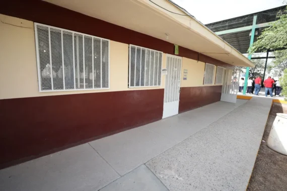 Escuelas del suroriente reciben obras tras regreso a clases