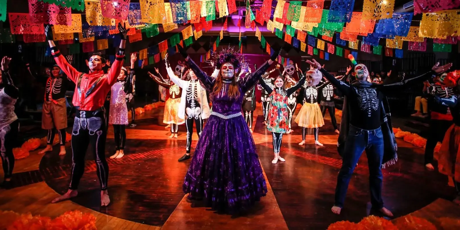 “Calaveritas de azúcar” llenó de vida el escenario del CMA