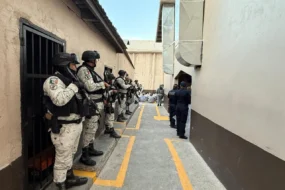 Aseguran 50 armas hechizas durante revisión extraordinaria en el Cereso 3