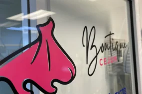 Abren boutique con ropa gratuita para mujeres que enfrentan violencia en Juárez